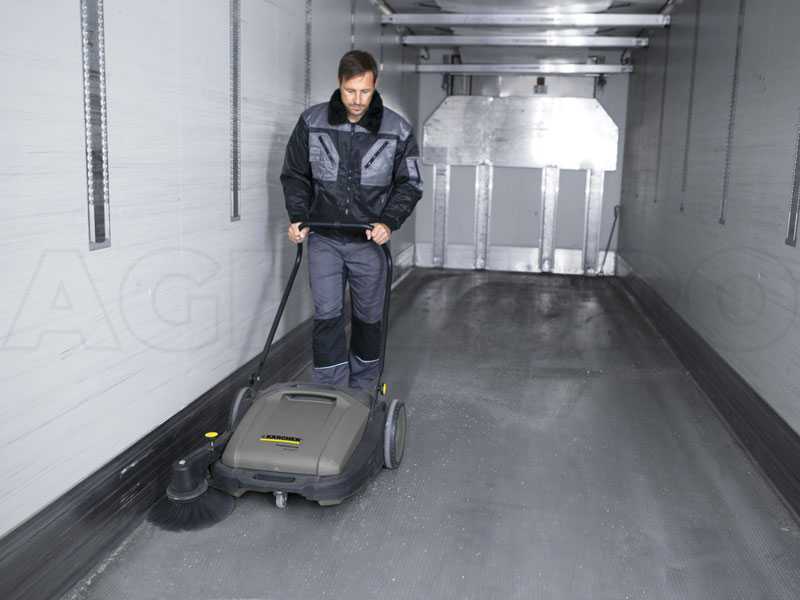 K&auml;rcher Pro KM 70/15 C  Hand-push Manual Power Sweeper - 42 L Collector