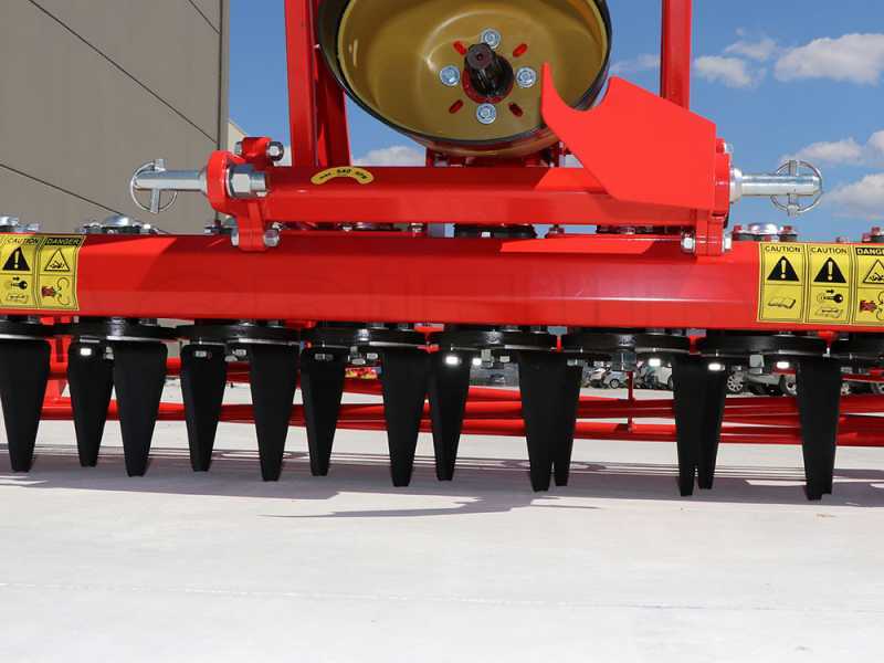 Heavy-duty RO 136 Power Harrow - 136 cm working width - 16 blades - light size