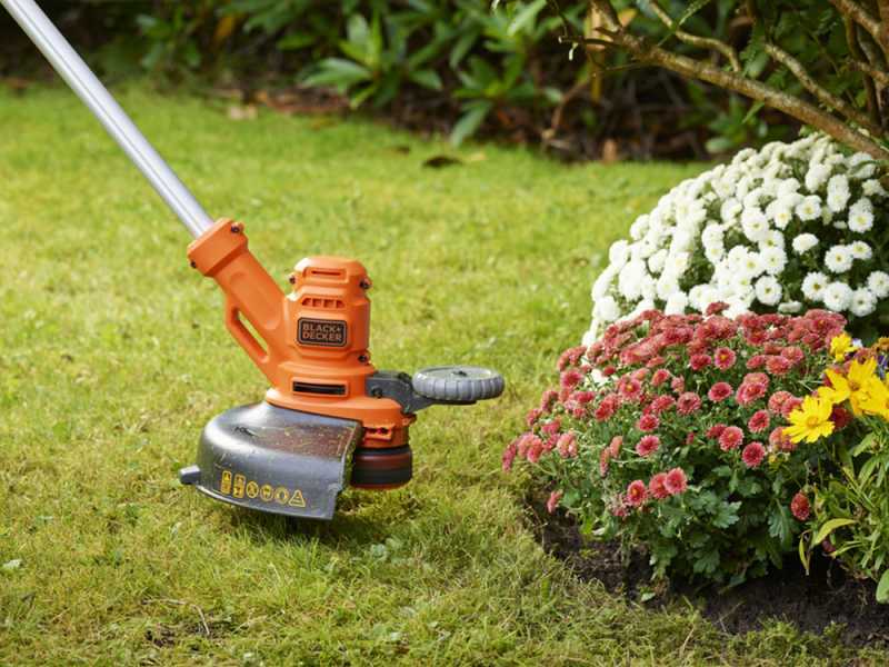 https://www.agrieuro.co.uk/share/media/images/products/insertions-h-normal/17406/black-decker-besta530-qs-electric-edge-strimmer-with-550-w-single-phase-electric-motor-black-decker-besta530-qs-electric-edge-strimmer--17406_5_1565016176_BESTA530CM_A1.jpg
