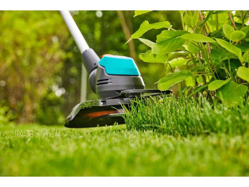 Black & Decker STC1820CM Battery-powered Edge Strimmer , best deal on  AgriEuro