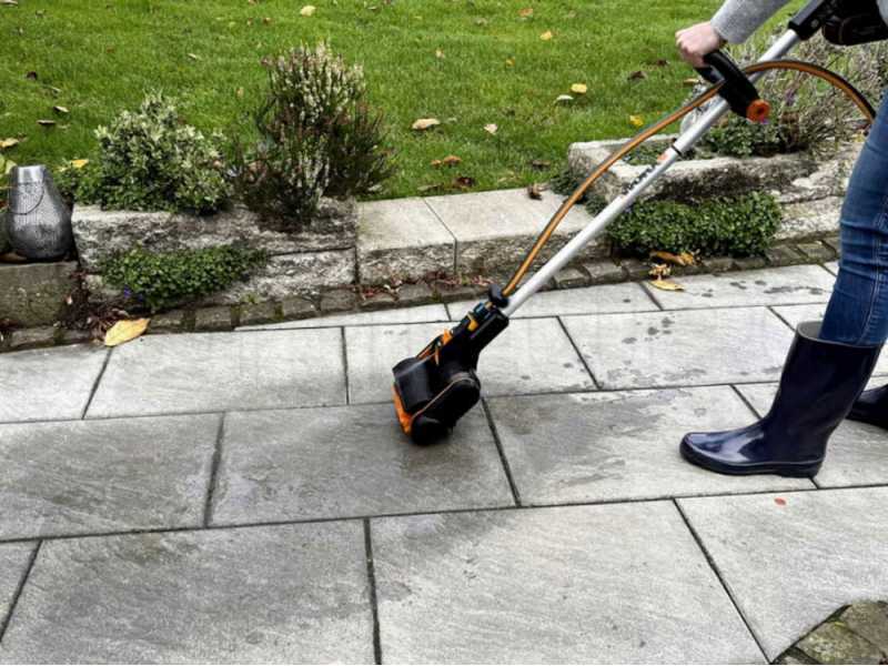 Worx WG441E.9 - Battery-powered patio cleaner - 2 Brushes included - BATTERY AND CHARGER NOT INCLUDED