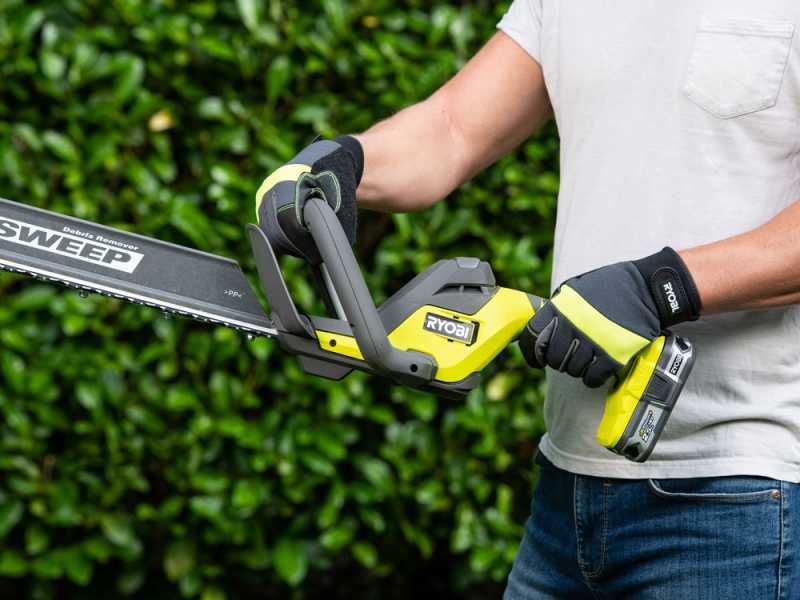 RYOBI RY18HT55A-0 cordless hedge trimmer - 18V - 55cm blade - 24mm cut - WITHOUT BATTERIES AND CHARGERS