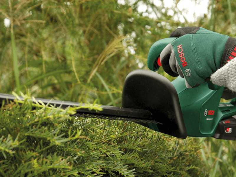 BOSCH EasyHedgeCut 18-45 Battery-Powered Hedge Trimmer - 18V 2Ah