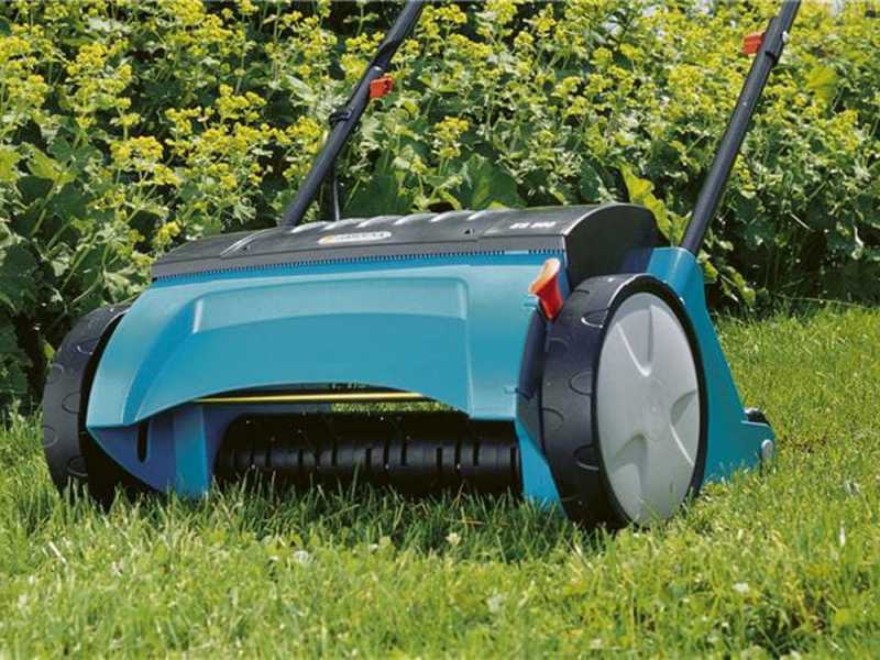 Gardena EVC 1000 - Electric Lawn Scarifier 1000 W - with Collection Bag