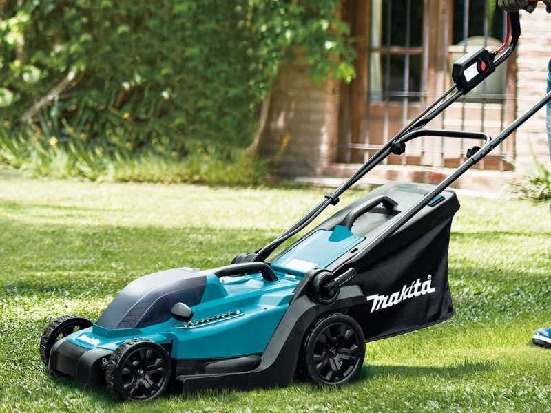 Makita DLM330RM - LXT Battery-powered Lawn Mower  - 18V / 4Ah - 33 cm cut