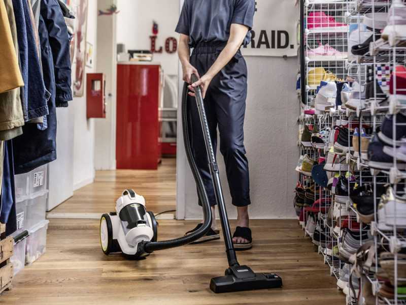 Karcher VC 3 bagless, trolley hoover - with multi-cyclone technology - 700W