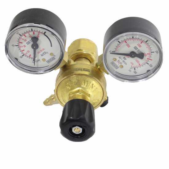 Pressure regulator provided with 2 small-sized pressure gauges